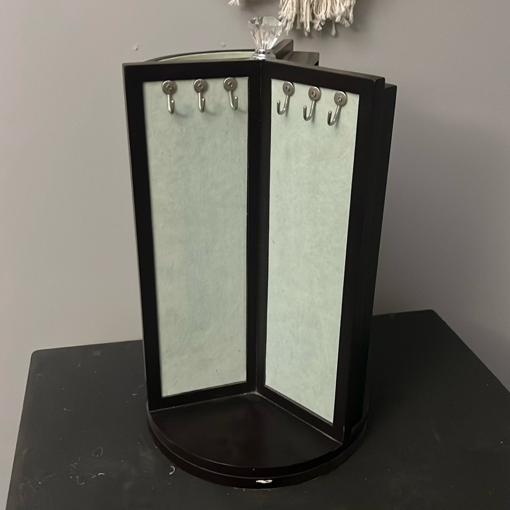 Rotating jewelry caddy
